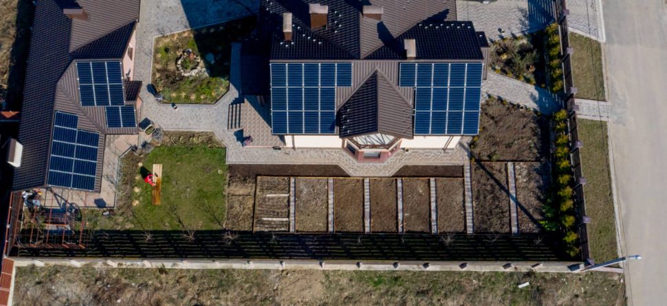 Placas solares para comunidades: cómo solicitarlas