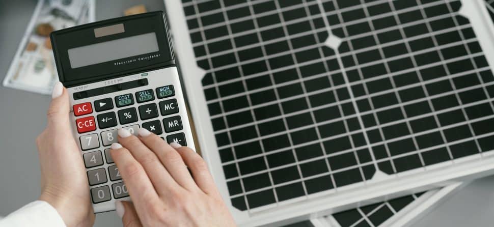 Deducción del IRPF por instalar placas solares en 2026: cómo recuperar hasta el 60% del coste