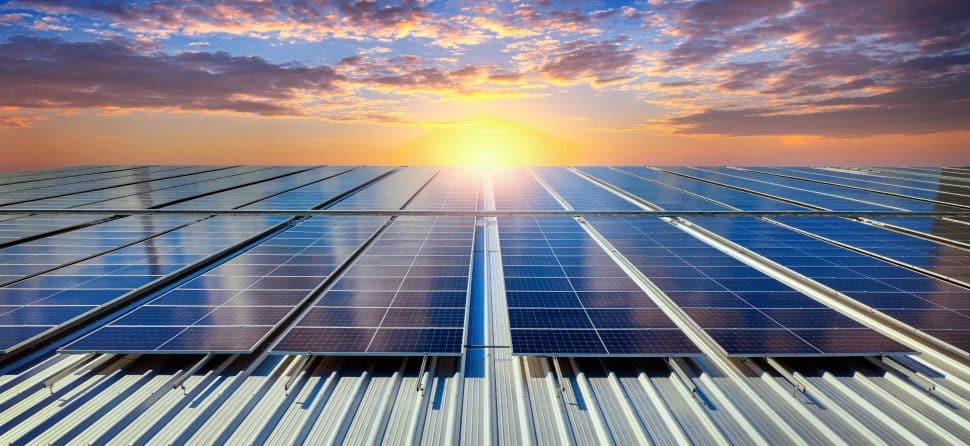 ¿Cuál es la vida útil de los paneles solares?